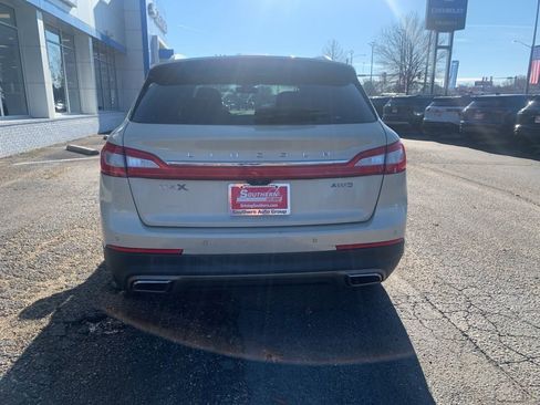 Used 2016 Lincoln MKX Reserve w/ Driver Assistance Package image 4