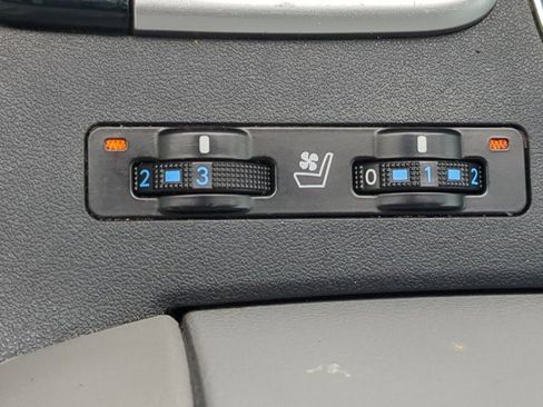 Used 2017 Toyota Highlander Limited image 23