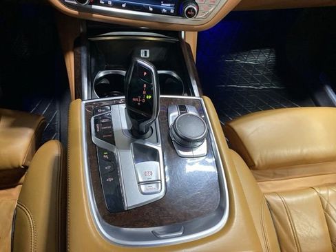 Used 2016 BMW 750i xDrive image 18