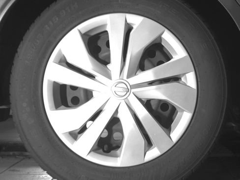 Used 2021 Nissan Versa S FWD image 30