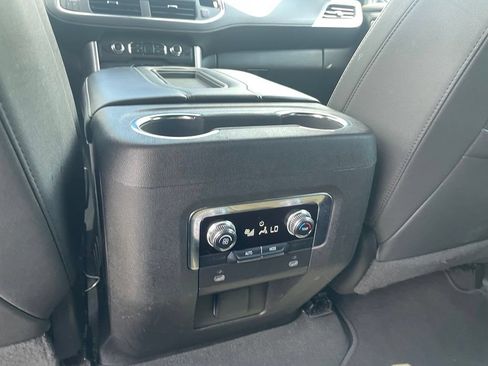 Used 2024 GMC Yukon SLT RWD image 25