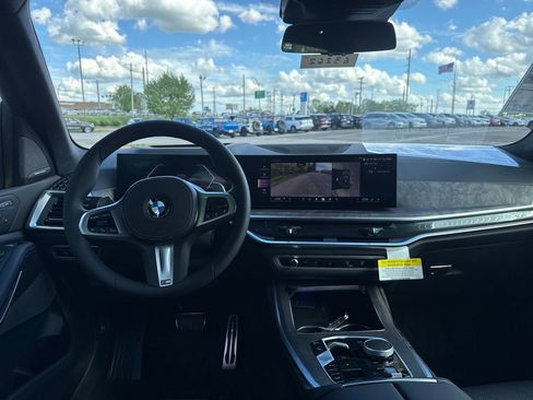 New 2026 BMW X7 xDrive40i w/ M Sport Package AWD/4WD image 11