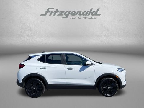 Used 2025 Buick Encore GX Preferred AWD/4WD image 4