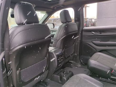 New 2025 Jeep Grand Cherokee L Altitude image 19