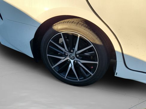 Used 2024 Toyota Camry SE image 27