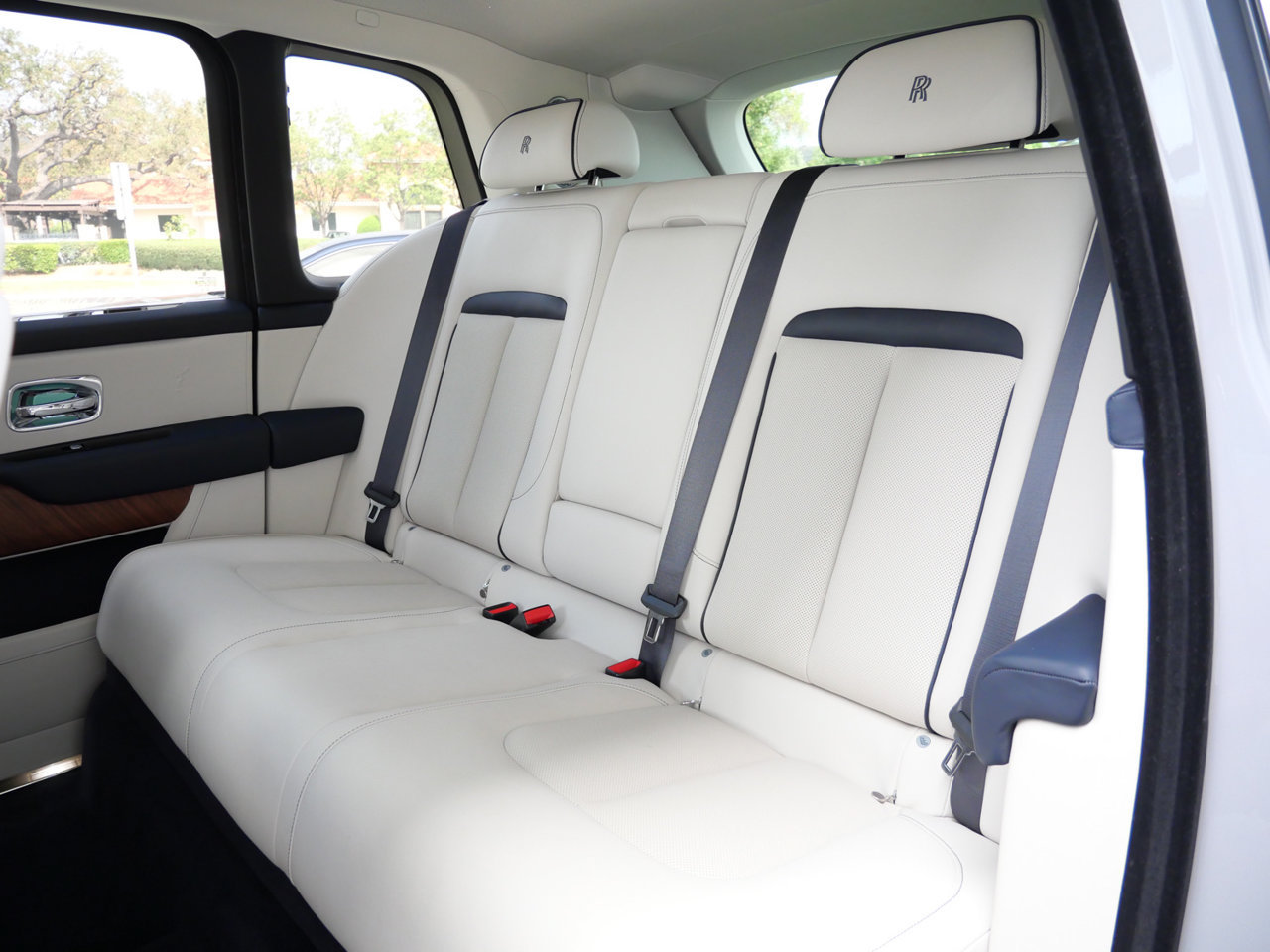 Used 2025 Rolls-Royce Cullinan AWD/4WD image 8