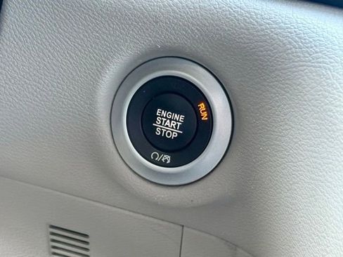 Used 2023 Chrysler Pacifica Touring-L image 20