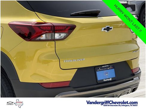 Used 2023 Chevrolet TrailBlazer ACTIV w/ Sun and Liftgate Package FWD image 6