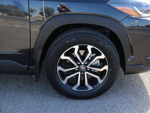 Used 2023 Toyota Corolla Cross AWD Hybrid image 9