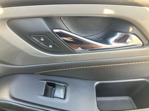 Used 2020 Chevrolet Traverse LS image 33
