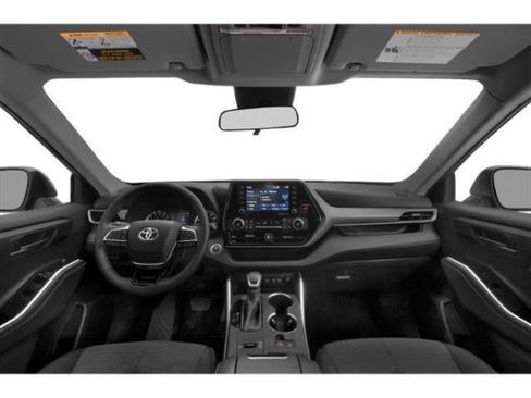 Used 2021 Toyota Highlander LE AWD/4WD image 8
