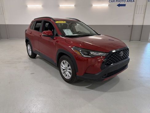 Used 2023 Toyota Corolla Cross LE w/ Moonroof Package AWD/4WD image 4