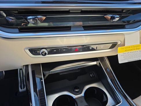 New 2026 BMW X7 M60i image 16