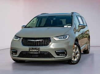 Used 2022 Chrysler Pacifica Limited FWD video 1