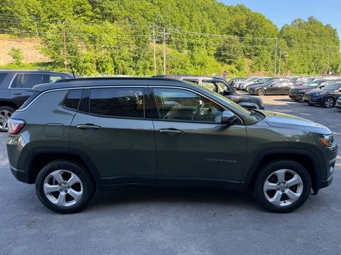 Used 2018 Jeep Compass Latitude AWD/4WD image 3