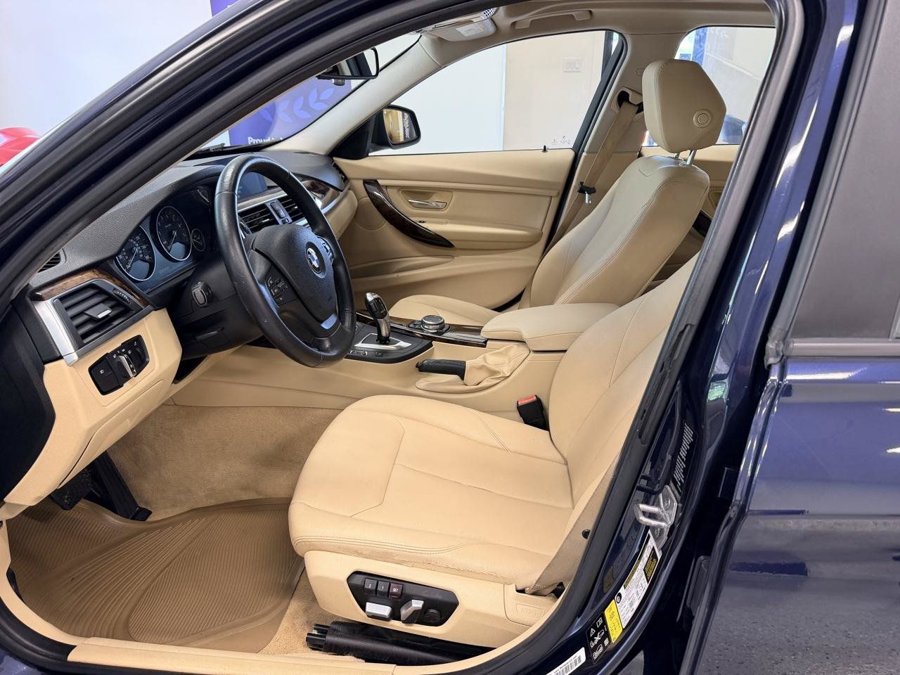 Used 2016 BMW 320i xDrive Sedan AWD/4WD image 13