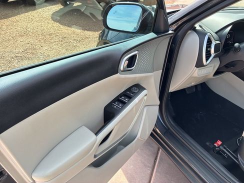 Certified 2025 Kia Soul LX w/ LX Technology Package image 19