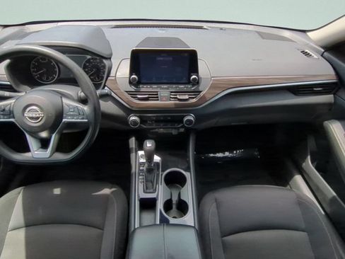 Used 2024 Nissan Altima 2.5 SV FWD image 10