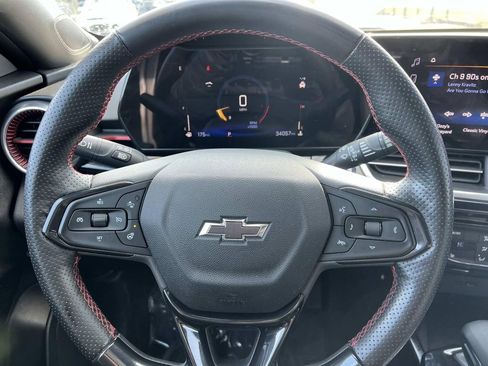 Used 2024 Chevrolet Trax RS w/ Sunroof Package image 16