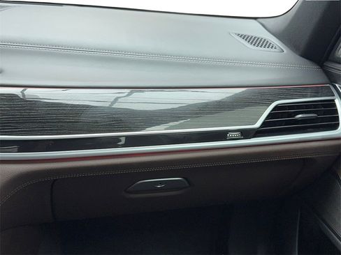 Used 2022 BMW 750i xDrive w/ Luxury Rear Seating Package image 20