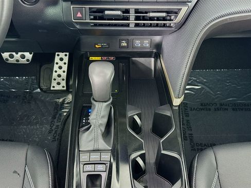 Used 2025 Toyota Camry SE image 39