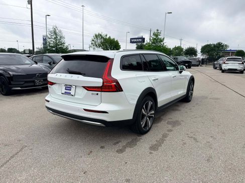 Certified 2025 Volvo V60 B5 Cross Country Plus AWD/4WD image 6