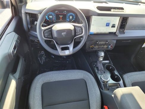 New 2025 Ford Bronco Base image 31