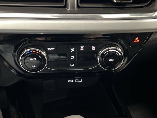 Used 2025 Chevrolet Trax LT FWD image 18