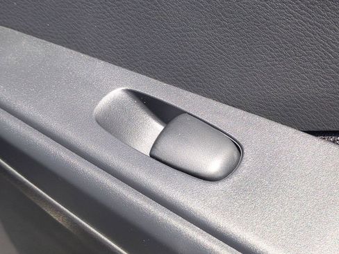 New 2025 Nissan Kicks Play S image 32