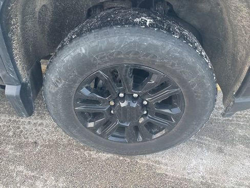 Used 2021 GMC Sierra 2500 Denali w/ Denali Black Diamond Edition image 3