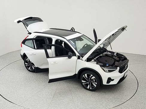 New 2026 Volvo XC40 B5 Plus w/ Climate Package AWD/4WD image 38
