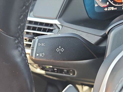 Used 2022 BMW X7 xDrive40i w/ M Sport Package AWD/4WD image 16