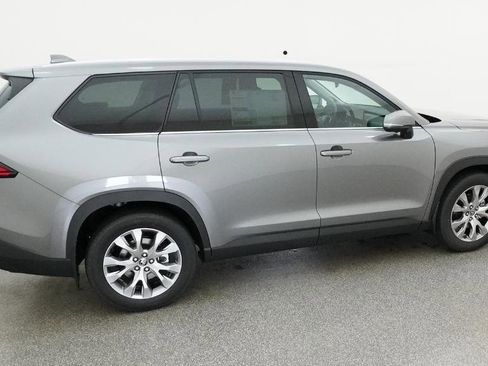 New 2026 Toyota Grand Highlander FWD image 8