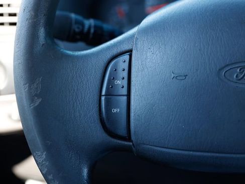 Used 2002 Ford Expedition XLT image 30