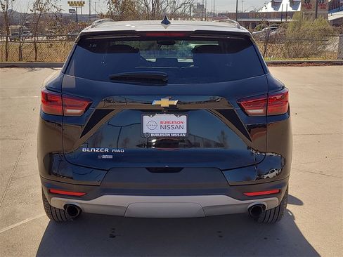 Used 2023 Chevrolet Blazer LT image 3