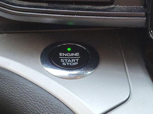 Used 2021 Ford Explorer XLT image 29