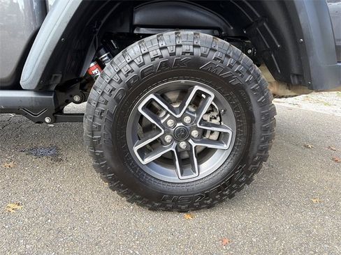 Used 2024 Jeep Gladiator Mojave w/ Convenience Group image 19