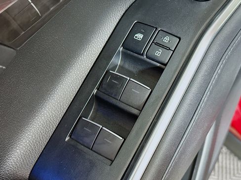 Used 2020 Toyota Highlander Limited image 17