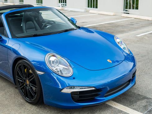 Used 2015 Porsche 911 Targa 4S w/ Sport Chrono Package AWD/4WD image 26