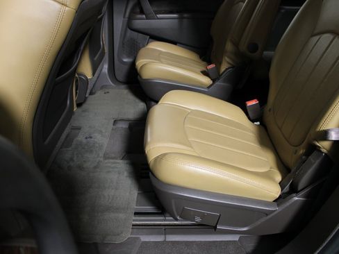 Used 2017 Buick Enclave Premium w/ Enclave Tuscan Edition image 13