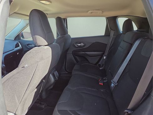 Used 2016 Jeep Cherokee Latitude image 16