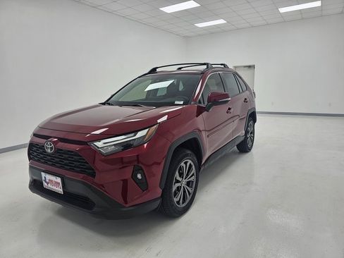Used 2025 Toyota RAV4 XLE w/ Convenience Package image 4