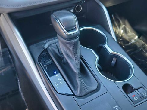 Used 2021 Toyota Highlander LE image 25