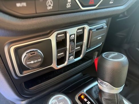 Used 2025 Jeep Gladiator Sport AWD/4WD image 11