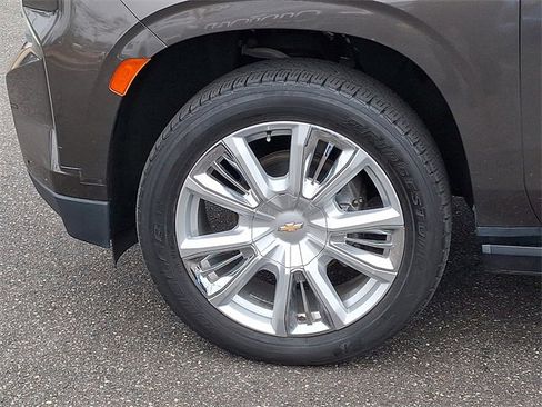 Used 2021 Chevrolet Suburban High Country w/ Premium Package image 31