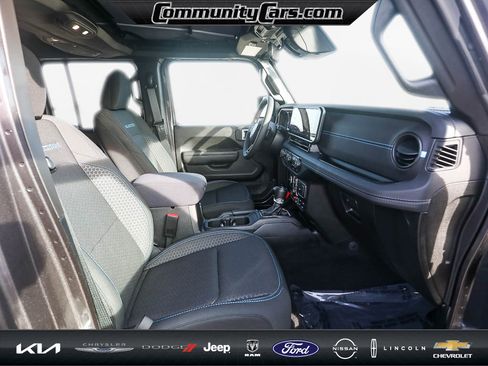 Used 2025 Jeep Wrangler Unlimited Rubicon 4xe w/ Convenience Group image 20