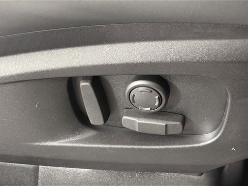 New 2026 Land Rover Defender 110 S image 32