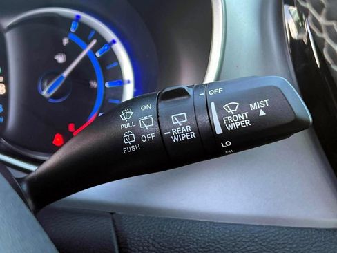 Used 2024 Chrysler Pacifica Limited FWD image 27