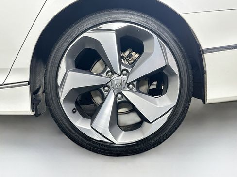 Used 2019 Honda Accord Touring image 11