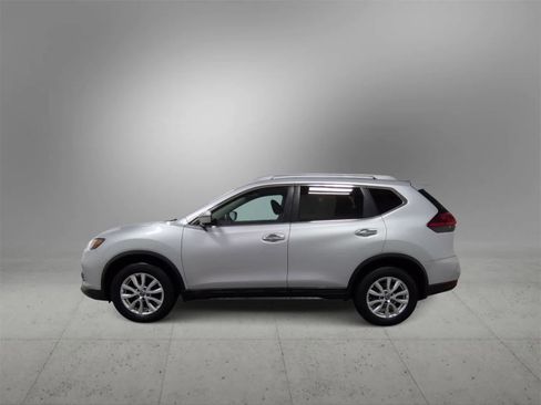 Used 2017 Nissan Rogue SV w/ Sun & Sound Touring Package image 5